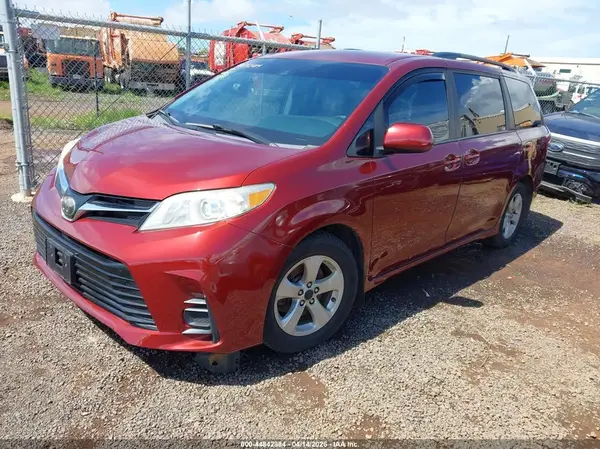 5TDKZ3DC4KS995788 2019 TOYOTA SIENNA - Image 2