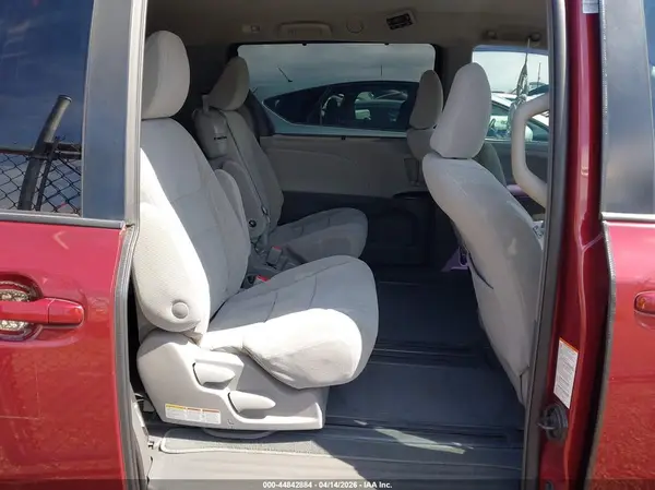 5TDKZ3DC4KS995788 2019 TOYOTA SIENNA - Image 8