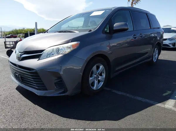 5TDKZ3DC4KS996570 2019 TOYOTA SIENNA - Image 2