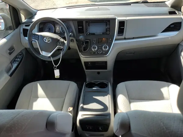 5TDKZ3DC4KS998299 2019 TOYOTA SIENNA - Image 8
