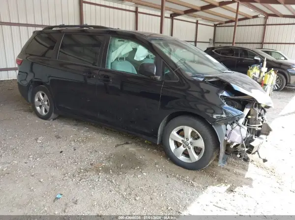 5TDKZ3DC4KS999467 2019 TOYOTA SIENNA - Image 1