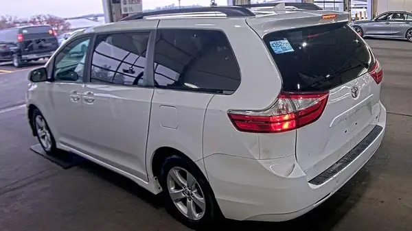 5TDKZ3DC4KS999579 2019 TOYOTA SIENNA - Image 1