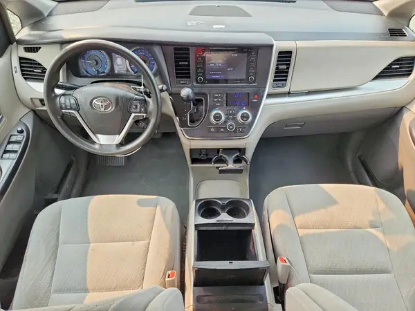 5TDKZ3DC4KS999713 2019 TOYOTA SIENNA - Image 8