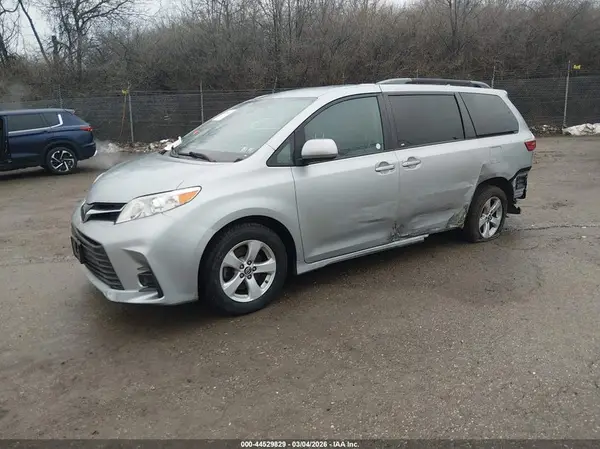5TDKZ3DC4LS025618 2020 TOYOTA SIENNA - Image 2