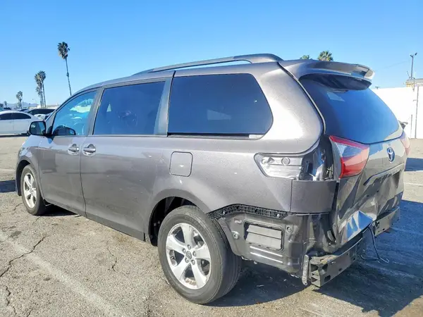 5TDKZ3DC4LS043598 2020 TOYOTA SIENNA - Image 2