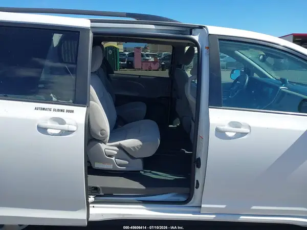 5TDKZ3DC4LS054181 2020 TOYOTA SIENNA - Image 8