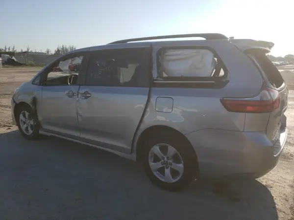 5TDKZ3DC4LS062121 2020 TOYOTA SIENNA - Image 2