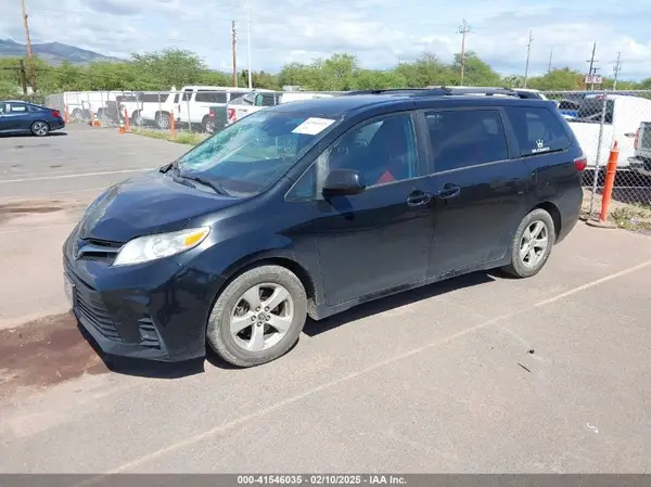 5TDKZ3DC4LS066735 2020 TOYOTA SIENNA - Image 2