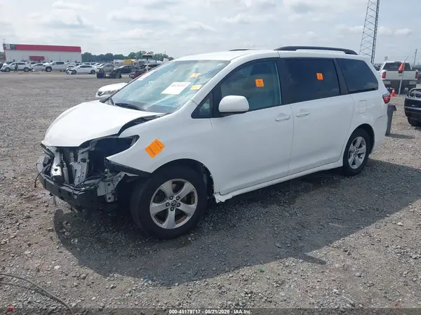 5TDKZ3DC4LS068145 2020 TOYOTA SIENNA - Image 2