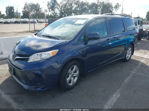 5TDKZ3DC4LS075208 2020 TOYOTA SIENNA - Image 2