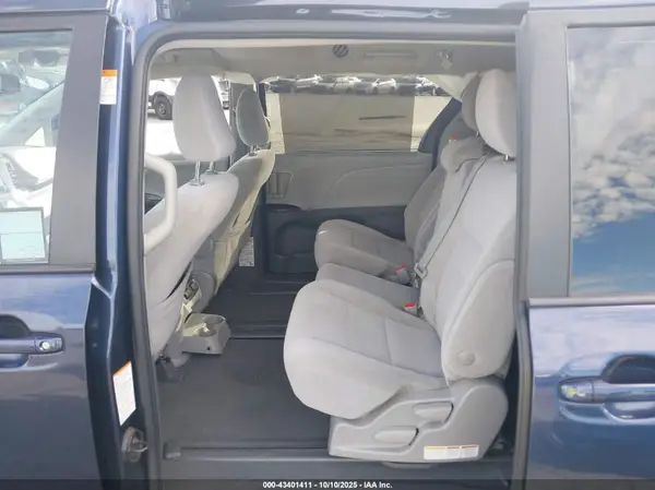 5TDKZ3DC4LS075208 2020 TOYOTA SIENNA - Image 8