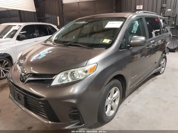 5TDKZ3DC4LS087102 2020 TOYOTA SIENNA - Image 2