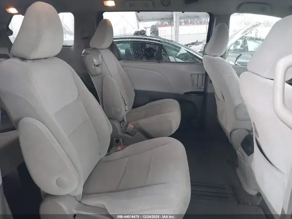 5TDKZ3DC5HS773253 2017 TOYOTA SIENNA - Image 8