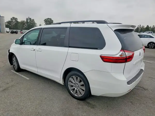 5TDKZ3DC5HS777299 2017 TOYOTA SIENNA - Image 2