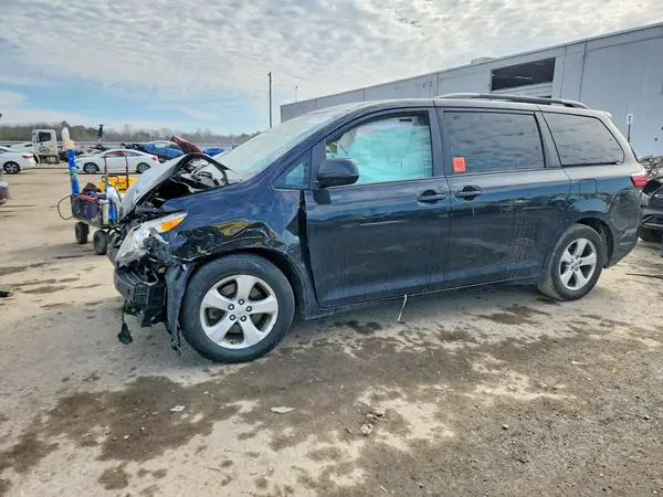 5TDKZ3DC5HS780364 2017 TOYOTA SIENNA - Image 1
