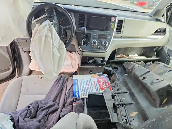5TDKZ3DC5HS780364 2017 TOYOTA SIENNA - Image 8