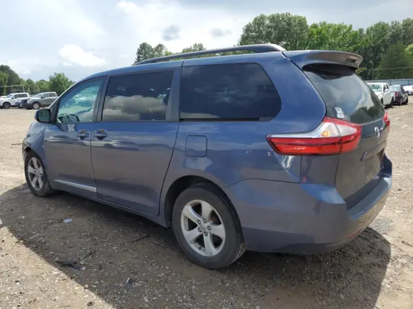 5TDKZ3DC5HS782583 2017 TOYOTA SIENNA - Image 2