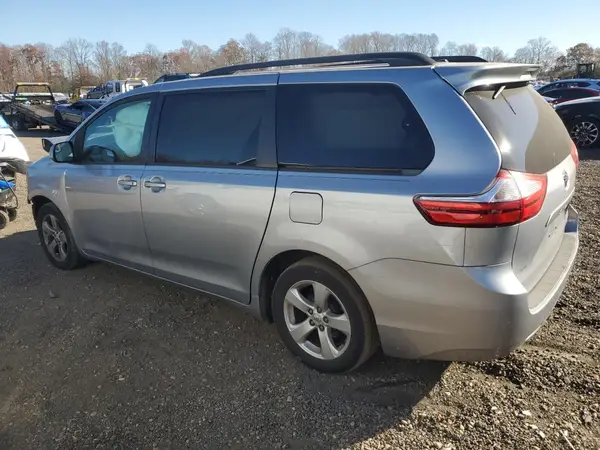 5TDKZ3DC5HS784091 2017 TOYOTA SIENNA - Image 2