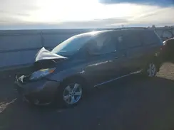 5TDKZ3DC5HS784110 2017 TOYOTA SIENNA