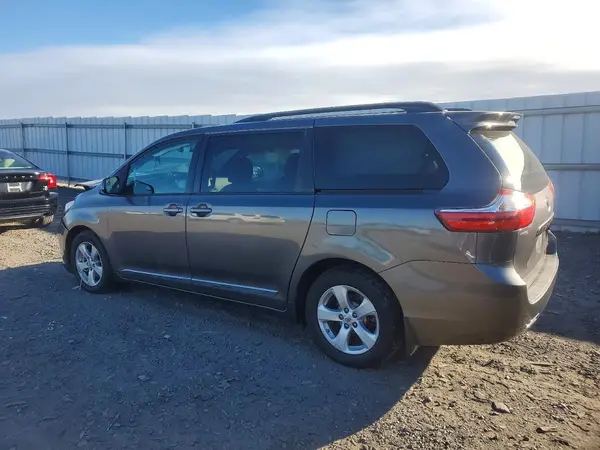 5TDKZ3DC5HS784110 2017 TOYOTA SIENNA - Image 2