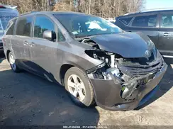 5TDKZ3DC5HS787184 2017 TOYOTA SIENNA