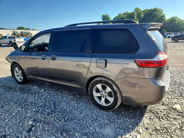 5TDKZ3DC5HS791879 2017 TOYOTA SIENNA - Image 2