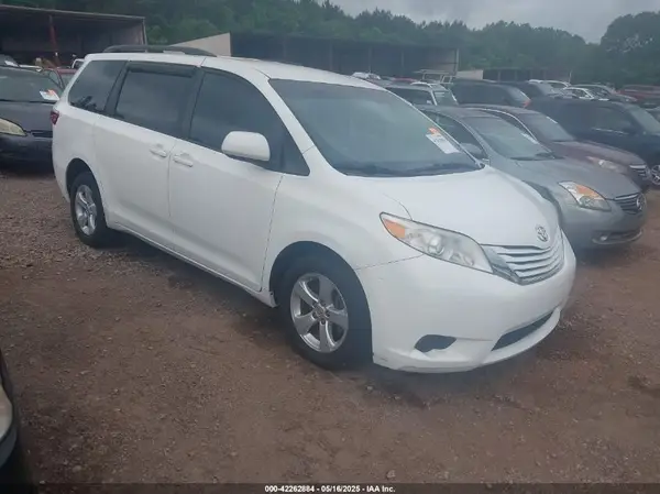 5TDKZ3DC5HS793289 2017 TOYOTA SIENNA - Image 1