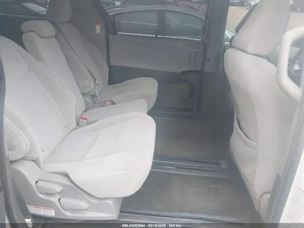 5TDKZ3DC5HS793289 2017 TOYOTA SIENNA - Image 8