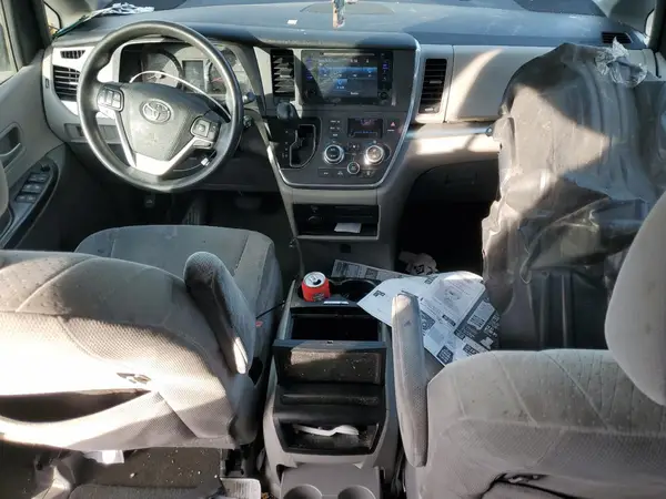 5TDKZ3DC5HS793843 2017 TOYOTA SIENNA - Image 8