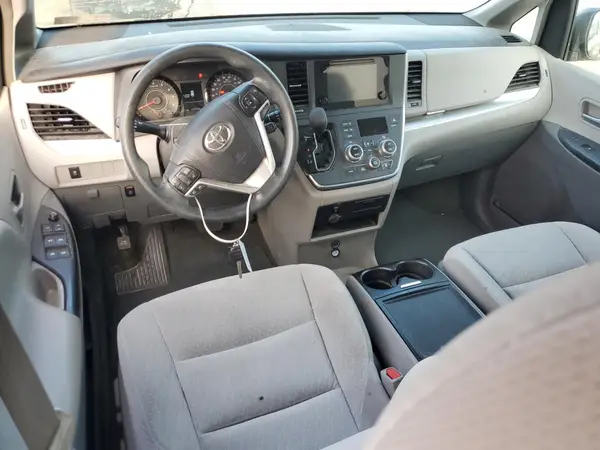 5TDKZ3DC5HS794233 2017 TOYOTA SIENNA - Image 8