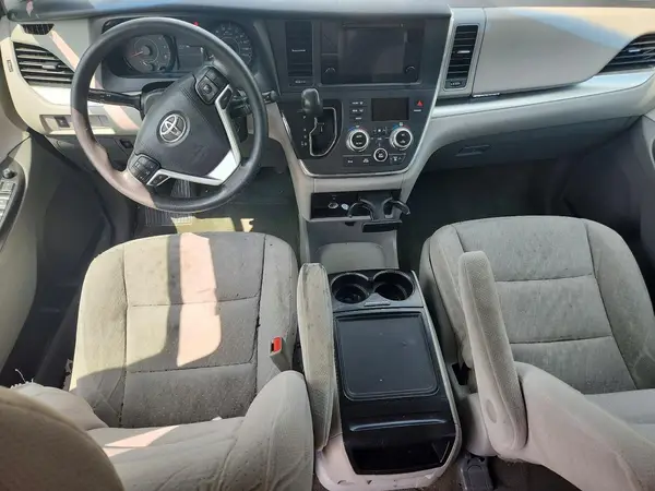 5TDKZ3DC5HS796256 2017 TOYOTA SIENNA - Image 8