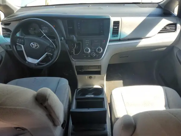 5TDKZ3DC5HS798928 2017 TOYOTA SIENNA - Image 8