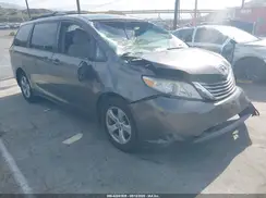5TDKZ3DC5HS799948 2017 TOYOTA SIENNA