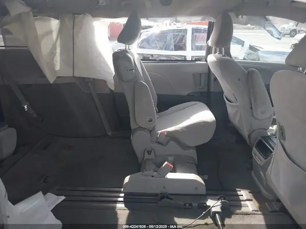5TDKZ3DC5HS799948 2017 TOYOTA SIENNA - Image 8