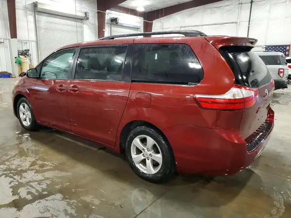 5TDKZ3DC5HS800922 2017 TOYOTA SIENNA - Image 2
