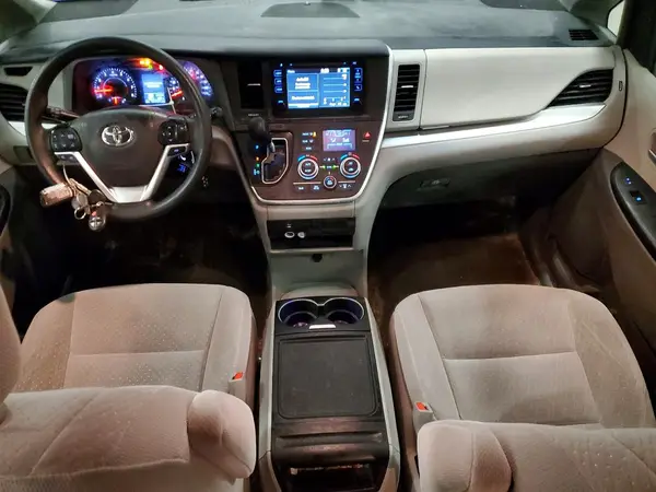 5TDKZ3DC5HS800922 2017 TOYOTA SIENNA - Image 8