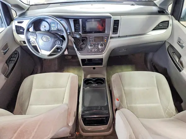 5TDKZ3DC5HS802993 2017 TOYOTA SIENNA - Image 8