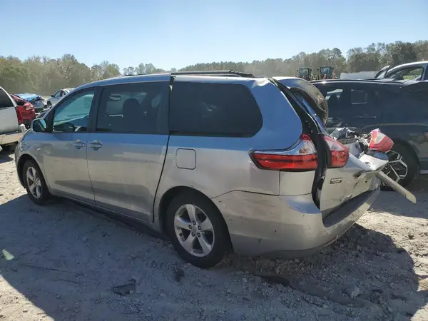 5TDKZ3DC5HS806543 2017 TOYOTA SIENNA - Image 2