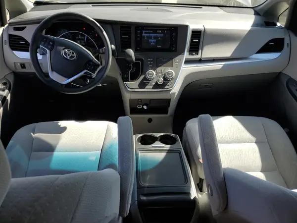 5TDKZ3DC5HS806543 2017 TOYOTA SIENNA - Image 8