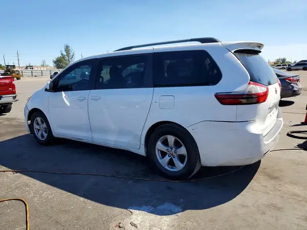 5TDKZ3DC5HS807224 2017 TOYOTA SIENNA - Image 2