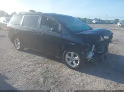 5TDKZ3DC5HS811239 2017 TOYOTA SIENNA