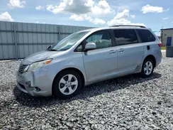 5TDKZ3DC5HS815372 2017 TOYOTA SIENNA