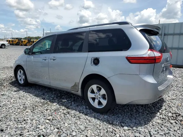 5TDKZ3DC5HS815372 2017 TOYOTA SIENNA - Image 2