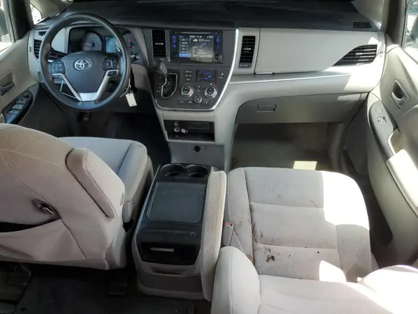 5TDKZ3DC5HS815372 2017 TOYOTA SIENNA - Image 8