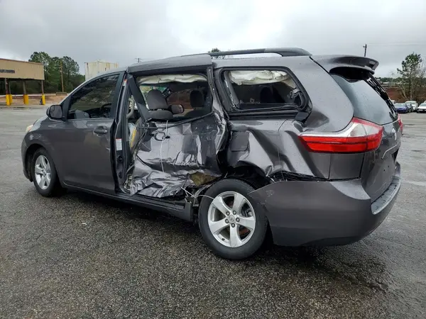 5TDKZ3DC5HS815615 2017 TOYOTA SIENNA - Image 2