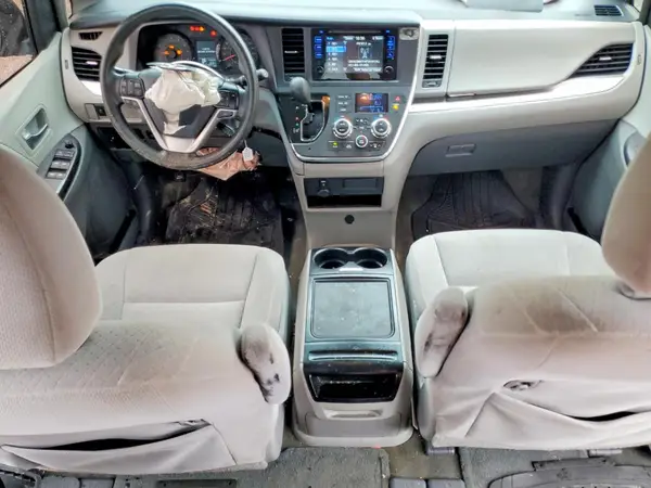 5TDKZ3DC5HS815615 2017 TOYOTA SIENNA - Image 8