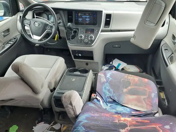 5TDKZ3DC5HS816814 2017 TOYOTA SIENNA - Image 8