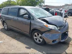 5TDKZ3DC5HS817123 2017 TOYOTA SIENNA