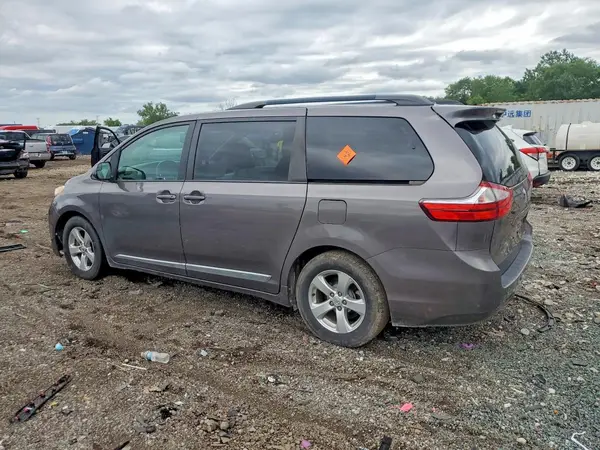 5TDKZ3DC5HS817378 2017 TOYOTA SIENNA - Image 2