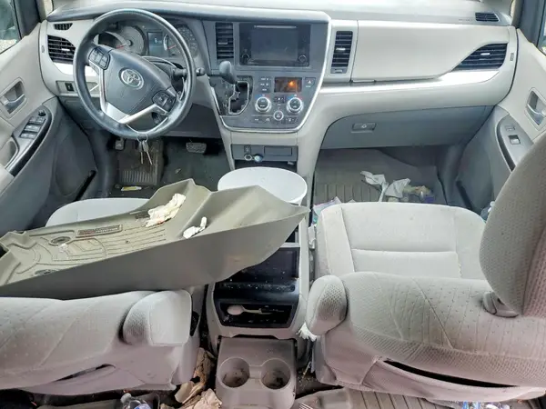 5TDKZ3DC5HS817378 2017 TOYOTA SIENNA - Image 8